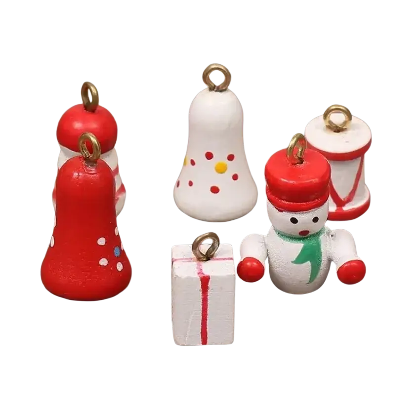 White wooden snowman charm with red hat and green scarf decorative christmas tree tabletop ornament creative wooden christmas
