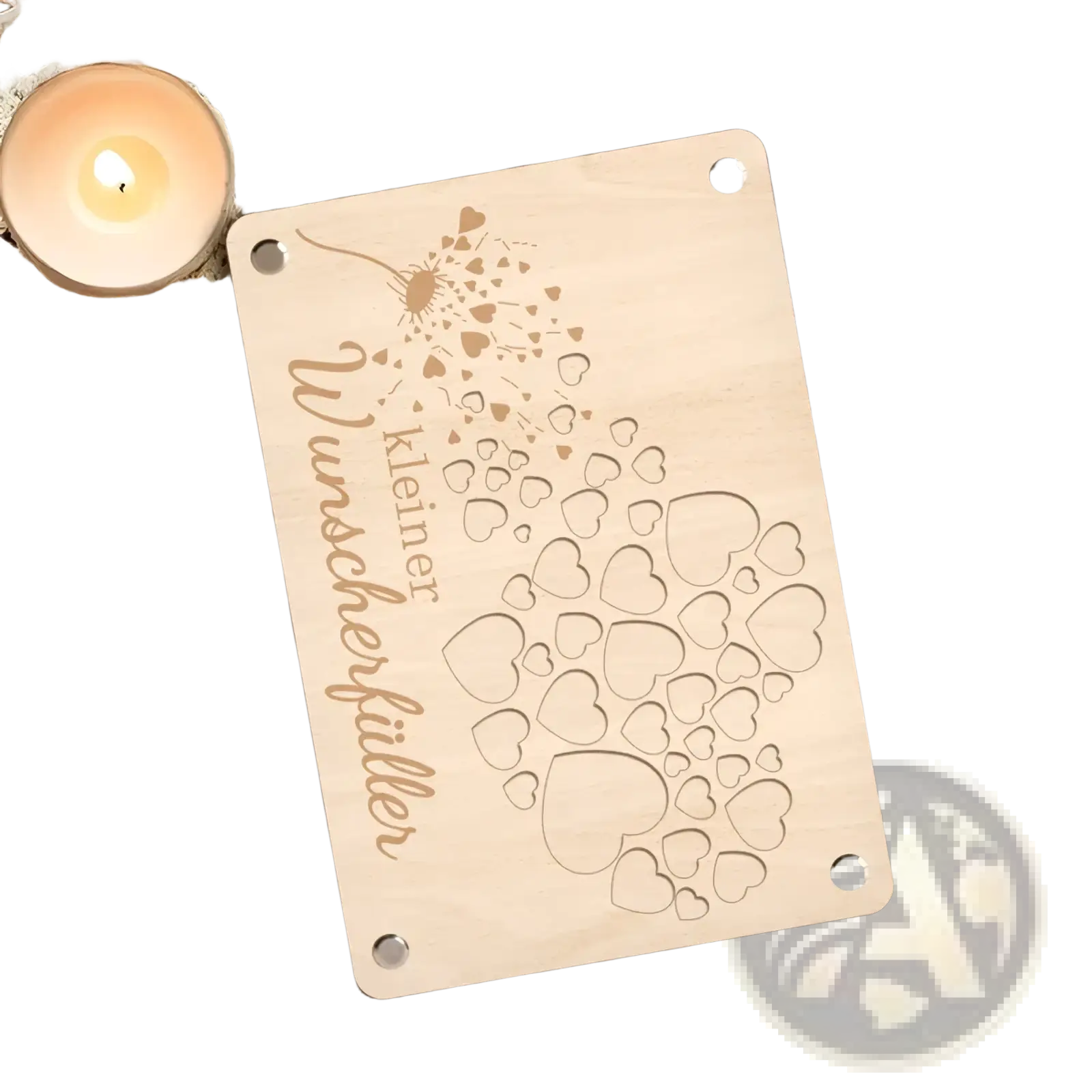 A light-colored wooden money gift card plaque with laser-engraved hearts and the german phrase kleiner wunschhelden