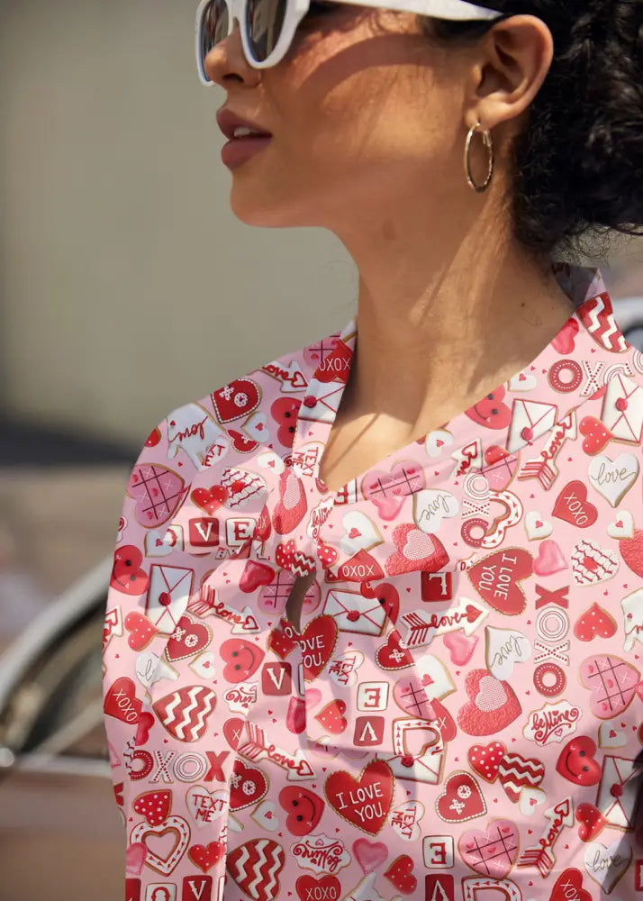 Pink and red valentine’s day-themed xoxo print vintage 1950s bow neck sleeveless cotton scrub top with heart patterns