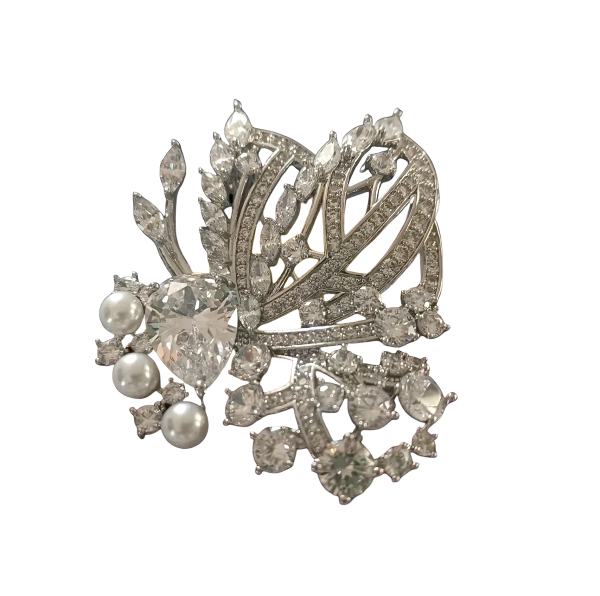 Zircon butterfly brooch silver leaf shaped design with clear diamonds and three round white pearls luxury pin